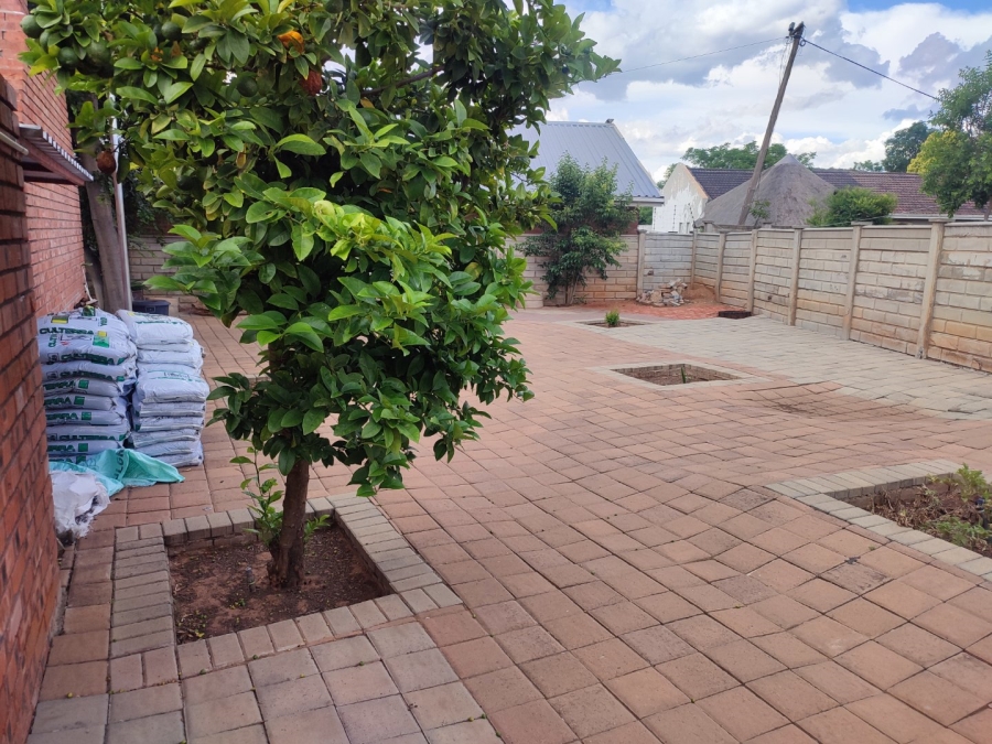 4 Bedroom Property for Sale in Langenhovenpark Free State